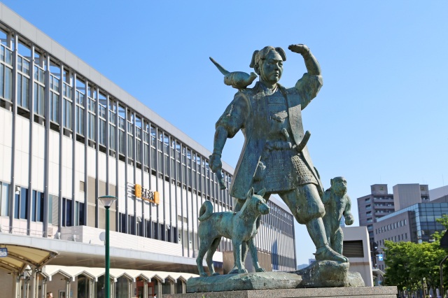 岡山駅桃太郎像