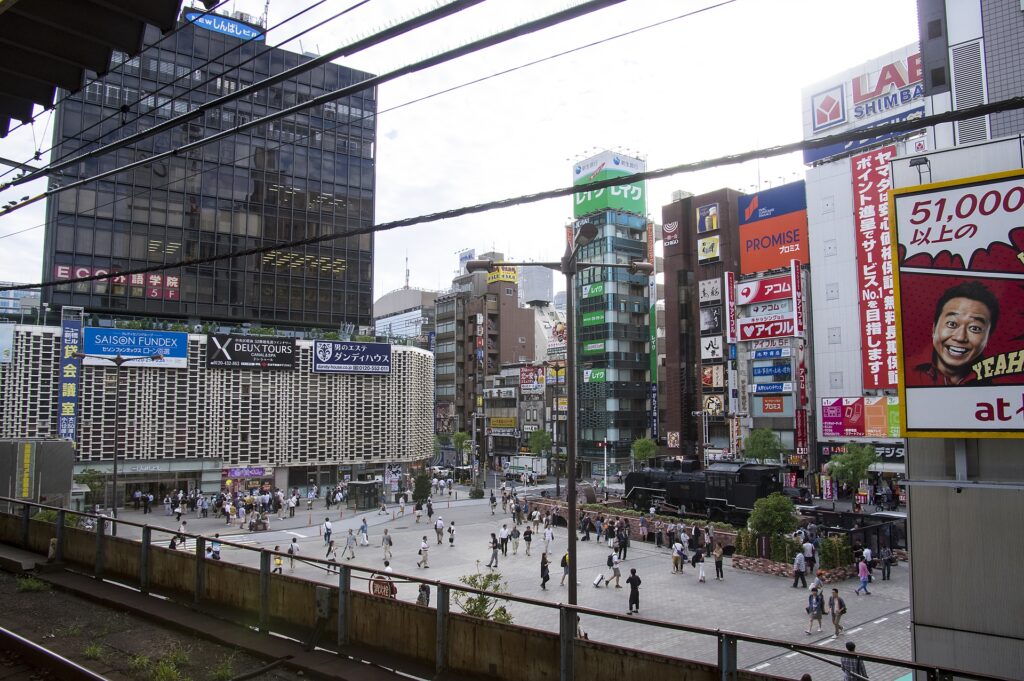 JR新橋駅前