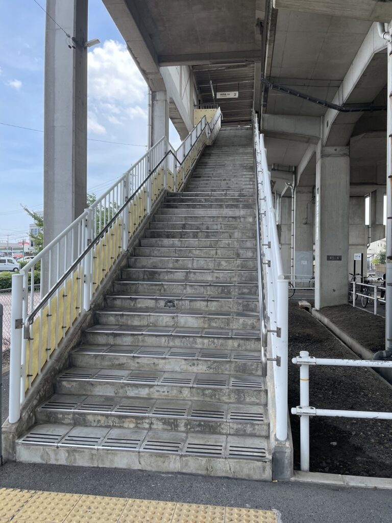 城北線尾張星の宮駅階段